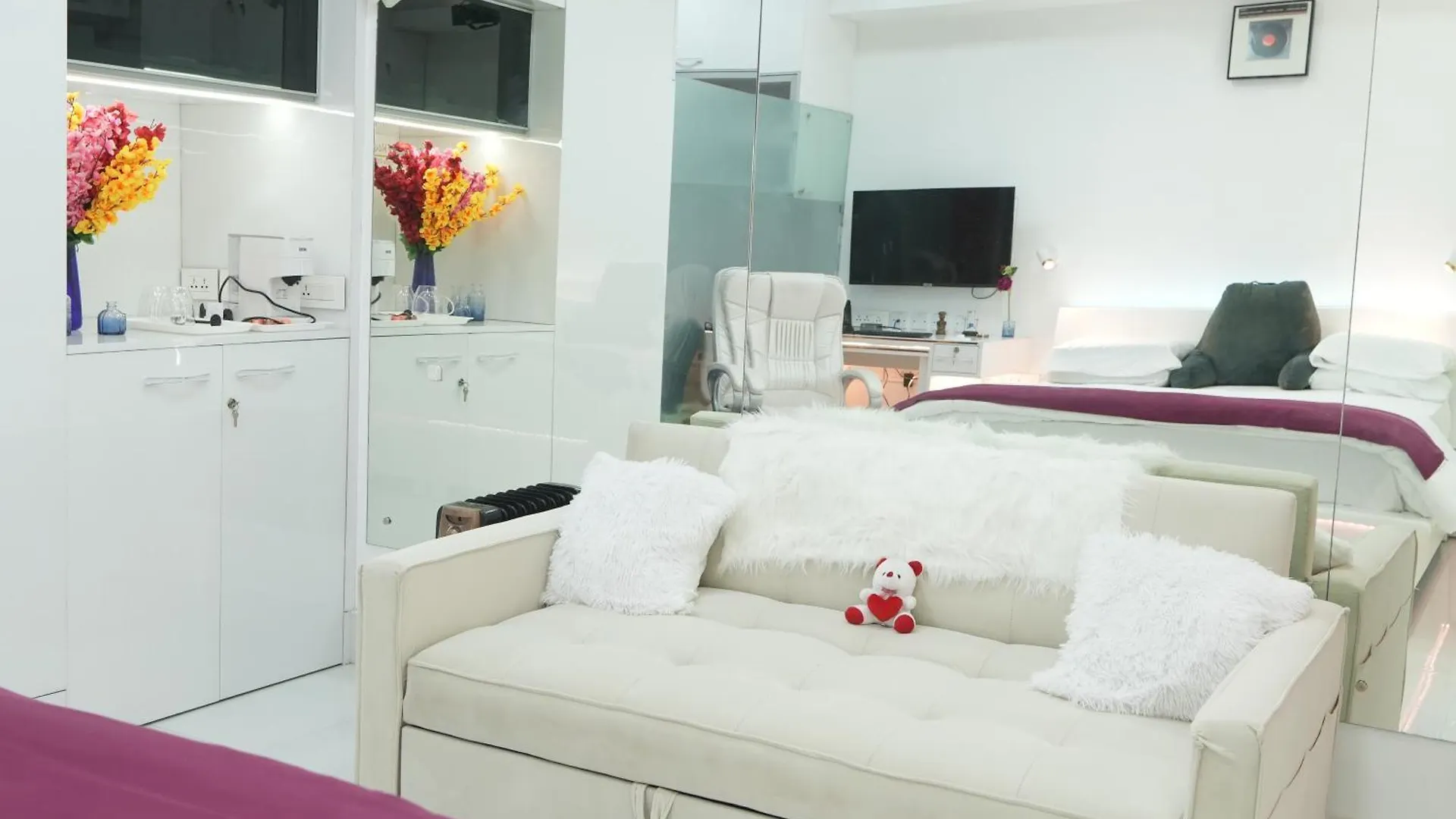 Lemodcasa Pearl House, Smart Luxurious Comfort Γκουργκάον 0*,  Ινδία